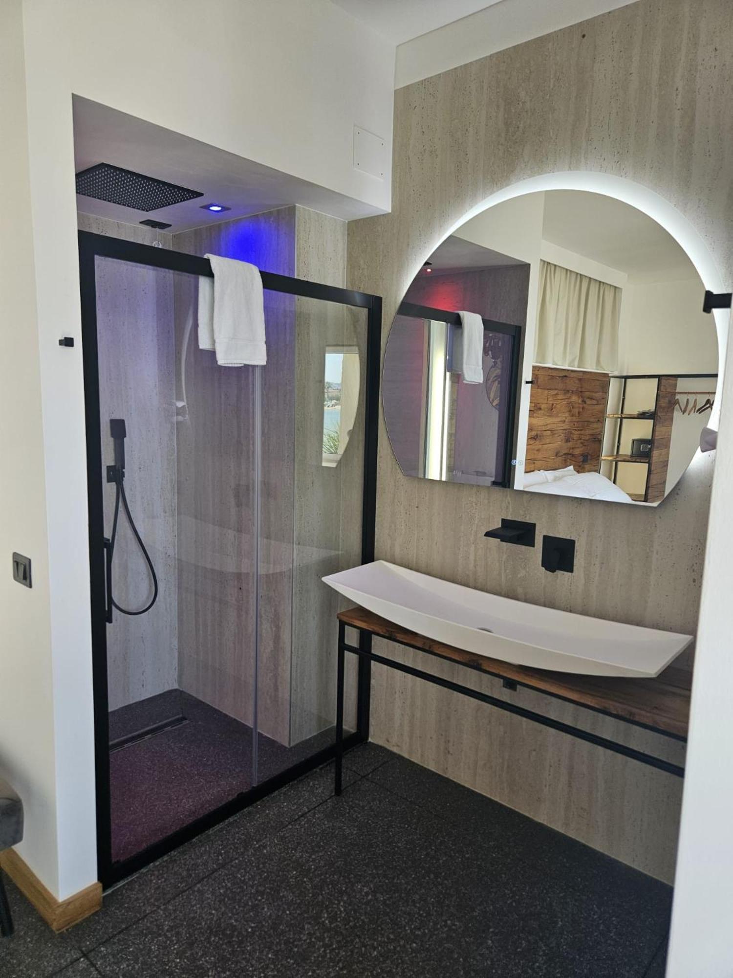 Dada Suites And Sea Сан Салво Екстериор снимка