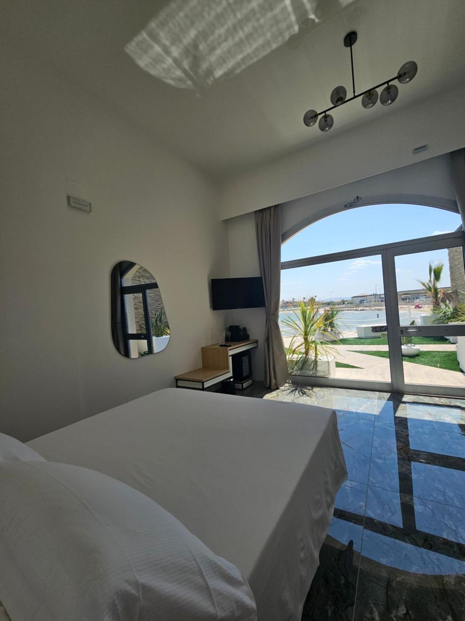Dada Suites And Sea Сан Салво Екстериор снимка