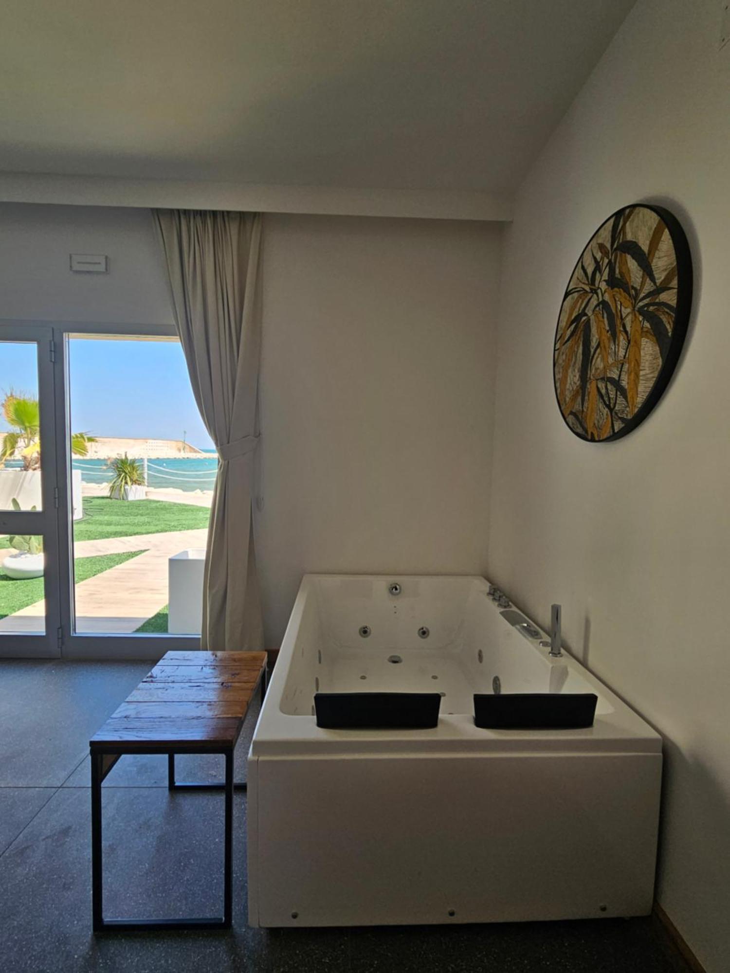 Dada Suites And Sea Сан Салво Екстериор снимка