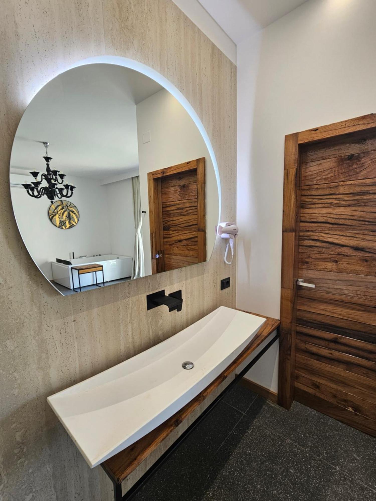 Dada Suites And Sea Сан Салво Екстериор снимка