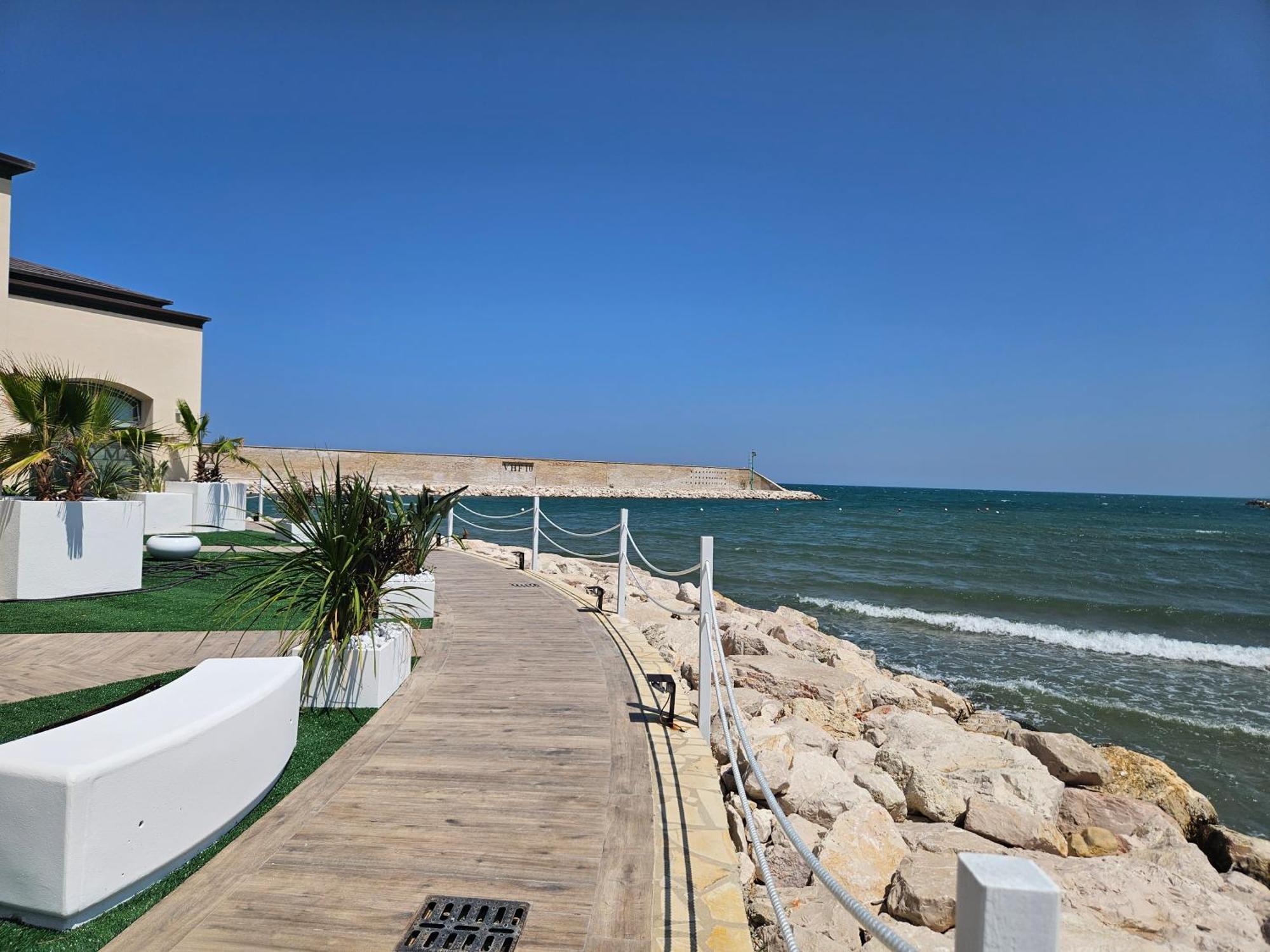 Dada Suites And Sea Сан Салво Екстериор снимка