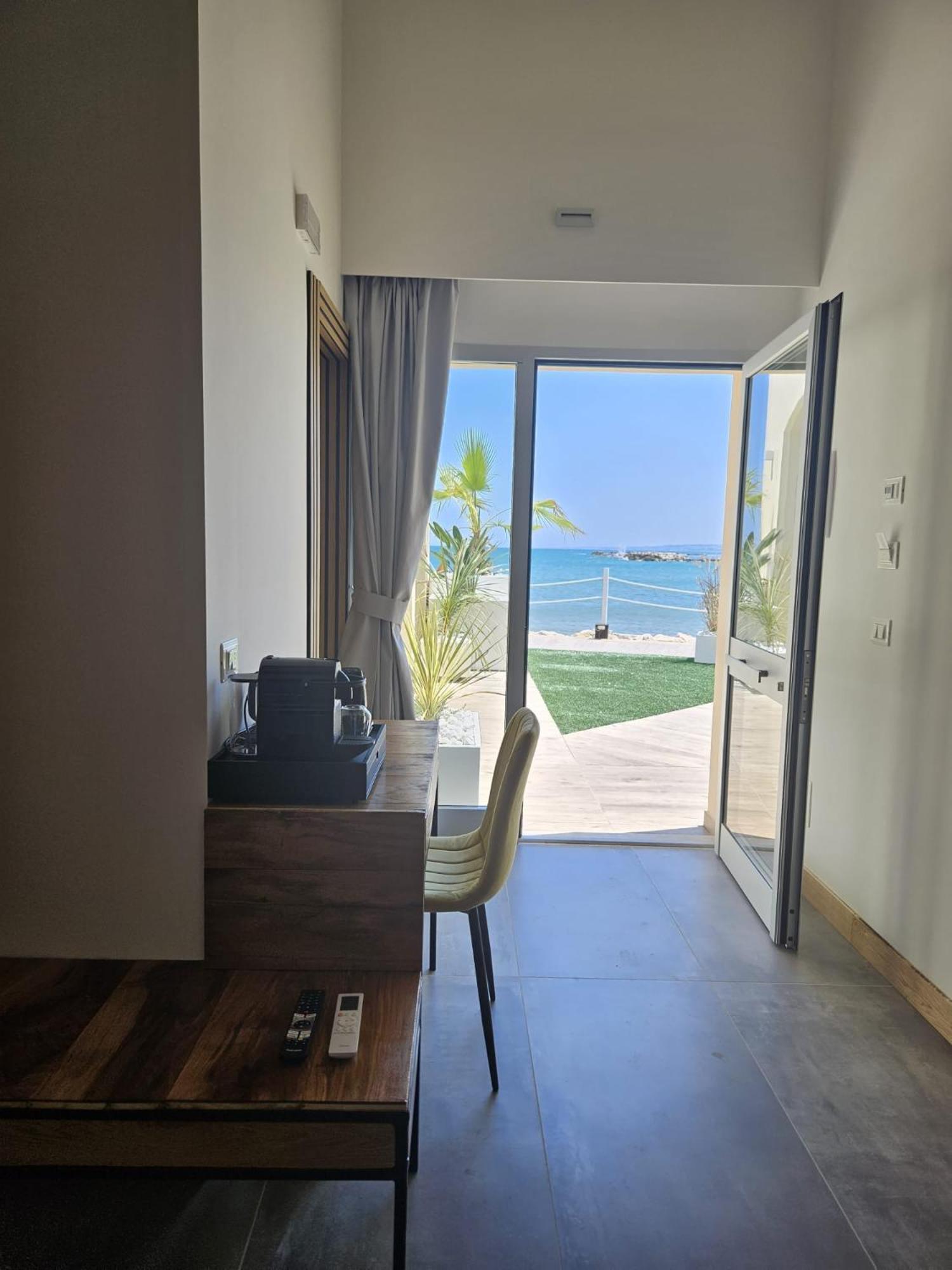Dada Suites And Sea Сан Салво Екстериор снимка